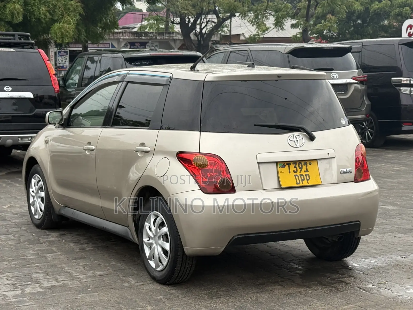 Toyota IST 2003 Gold