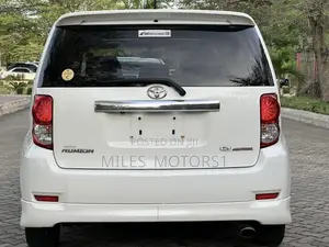 Toyota Corolla Rumion 2009 White