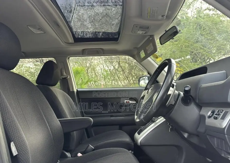 Toyota Corolla Rumion 2009 White