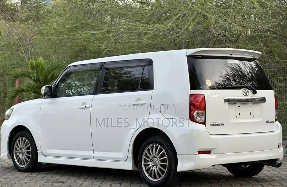 Toyota Corolla Rumion 2009 White