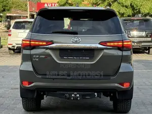 Toyota Fortuner 2021 Brown