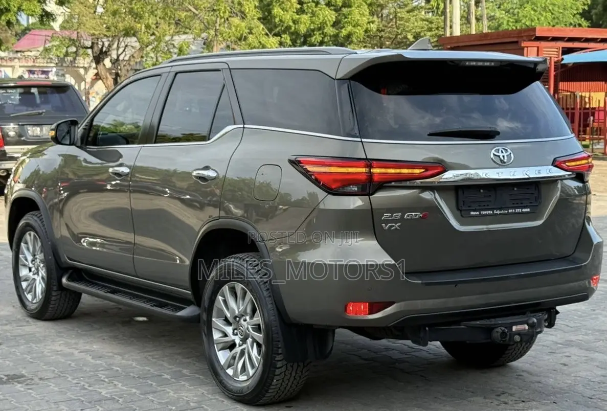 Toyota Fortuner 2021 Brown