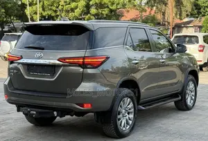 Toyota Fortuner 2021 Brown