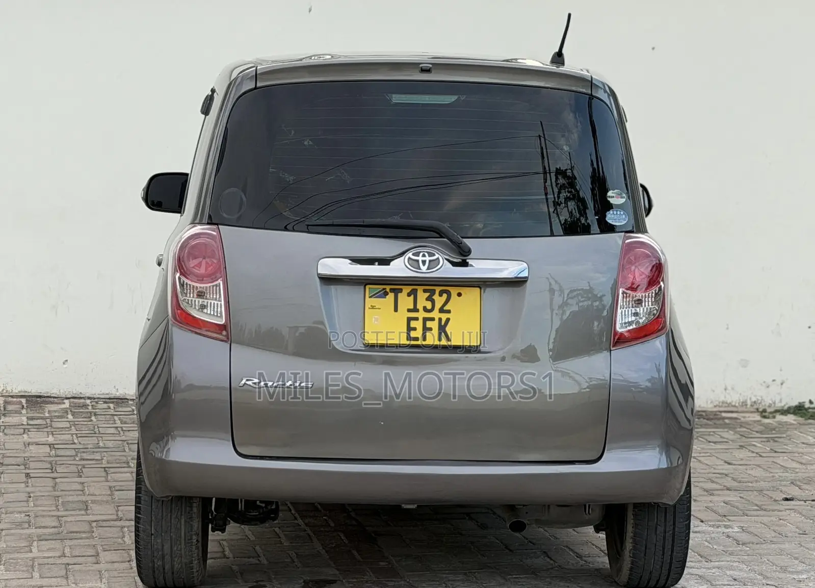 Toyota Ractis 2009 Gray