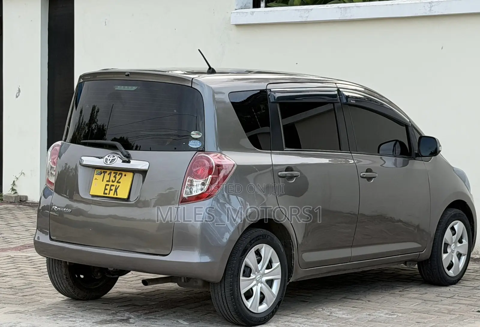 Toyota Ractis 2009 Gray