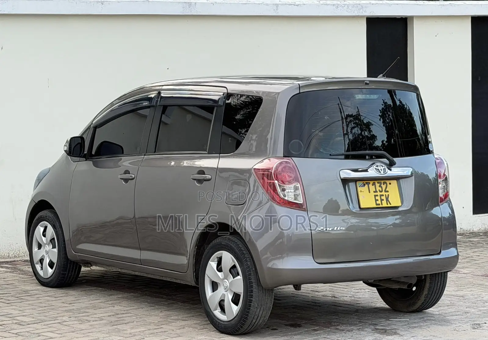 Toyota Ractis 2009 Gray