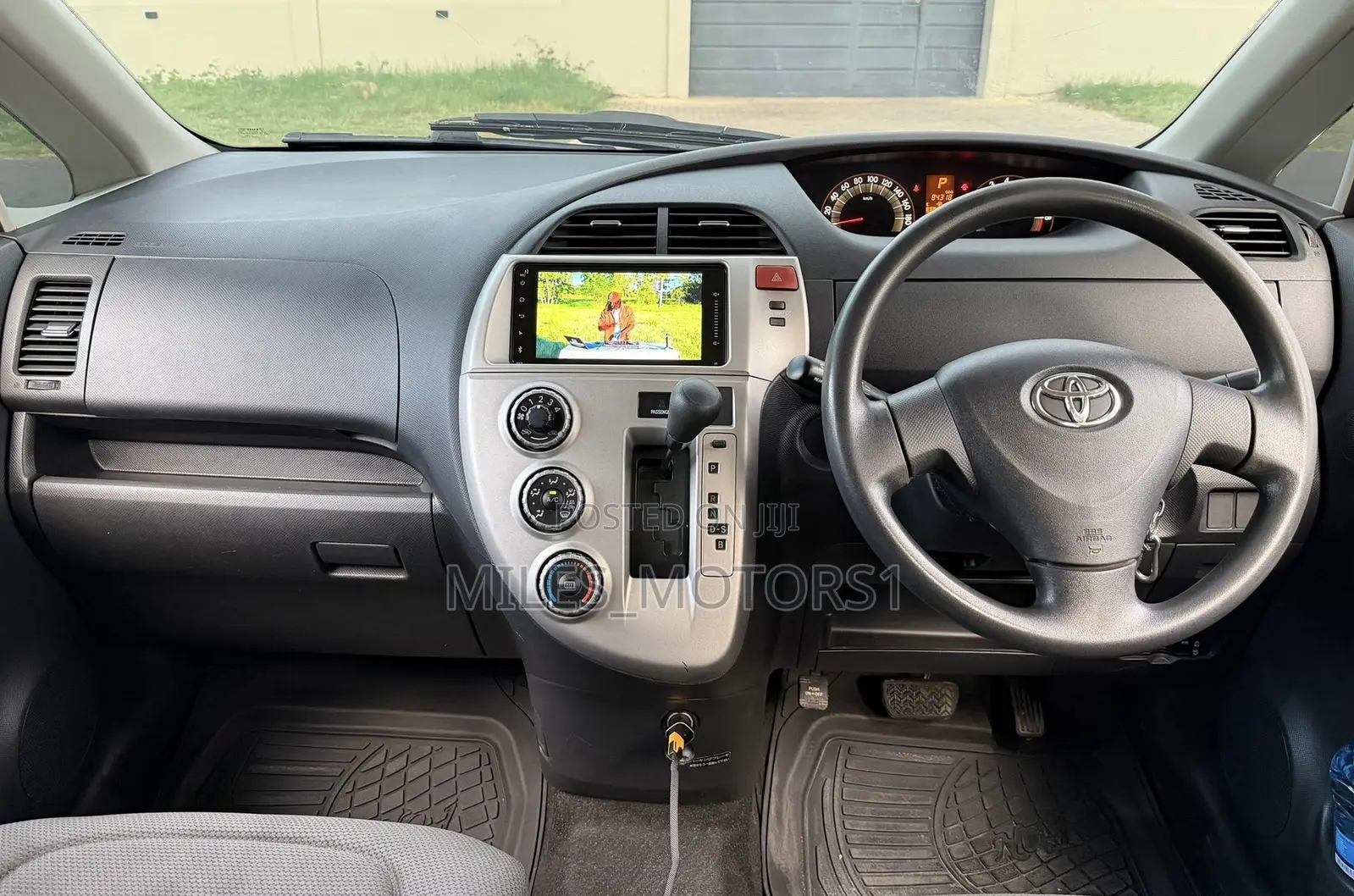 Toyota Ractis 2009 Gray