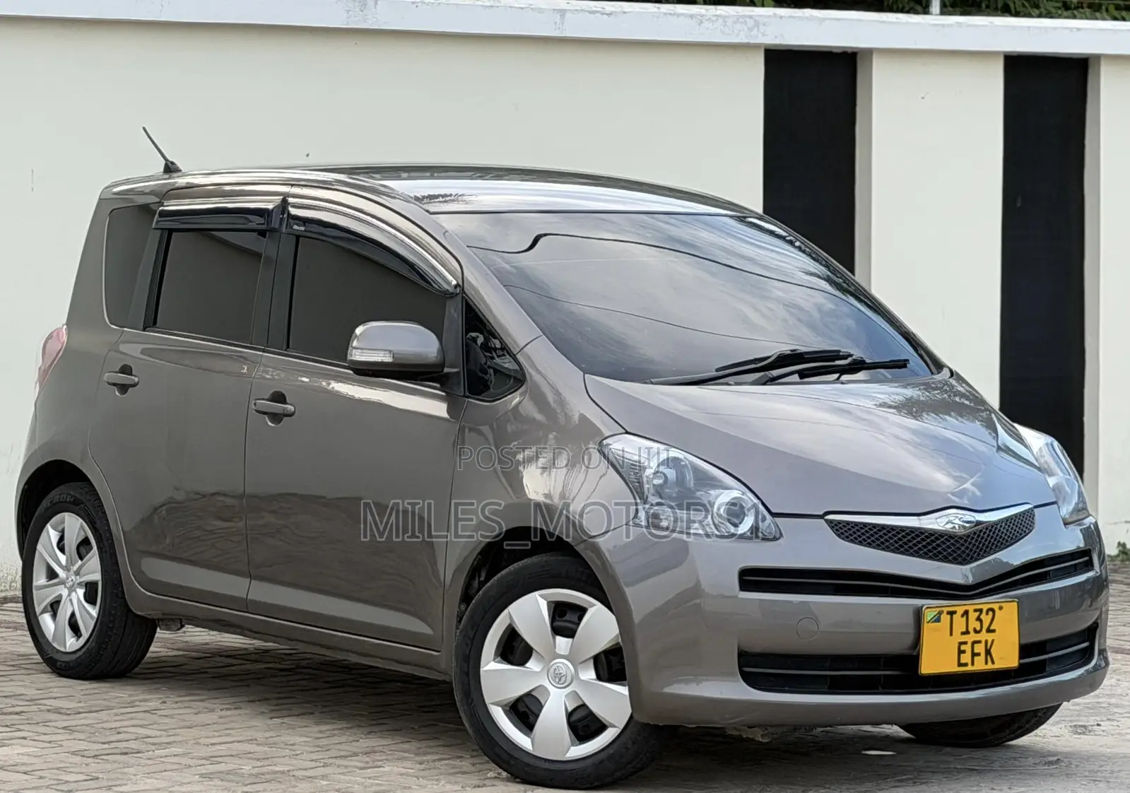 Toyota Ractis 2009 Gray