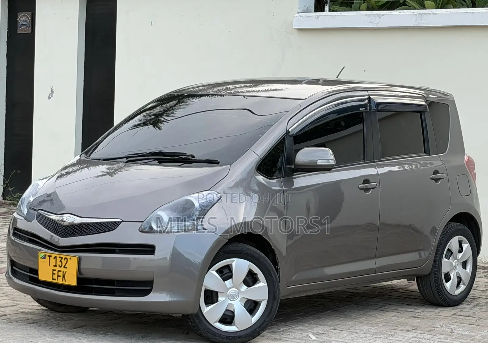 Toyota Ractis 2009 Gray