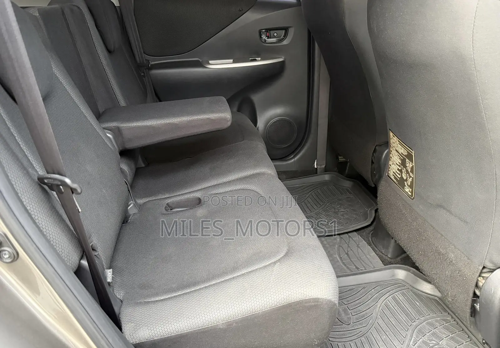 Toyota Ractis 2009 Gray