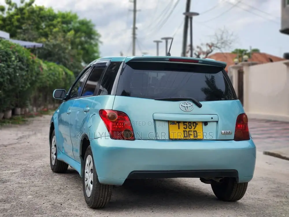 Toyota IST 2005 Blue