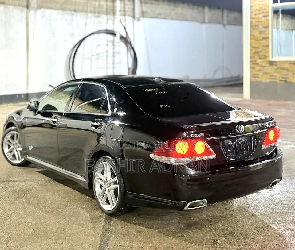 Toyota Crown 2010 Matt Black