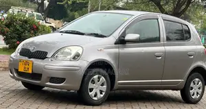Toyota Vitz 2005 Silver