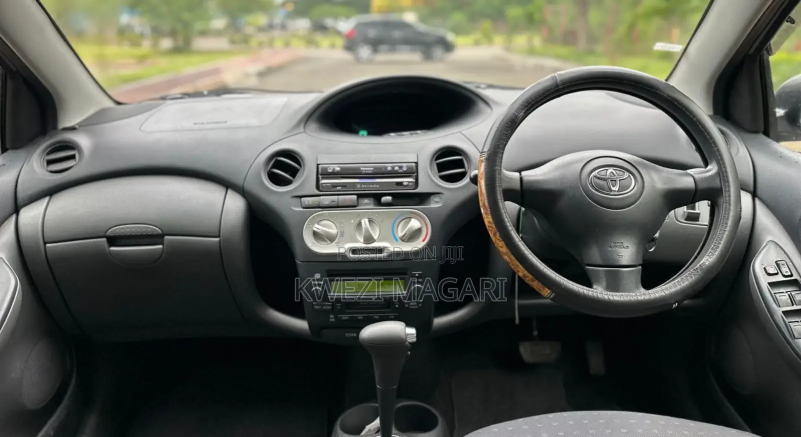 Toyota Vitz 2005 Silver