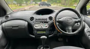 Toyota Vitz 2005 Silver