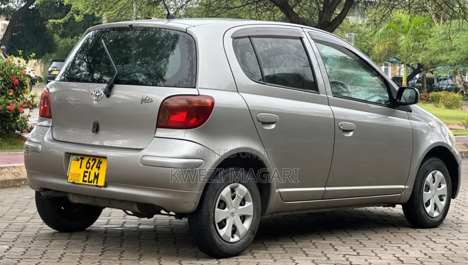 Toyota Vitz 2005 Silver