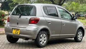 Toyota Vitz 2005 Silver