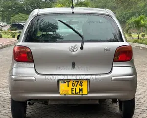Toyota Vitz 2005 Silver