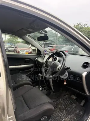 Toyota IST 2003 Gold