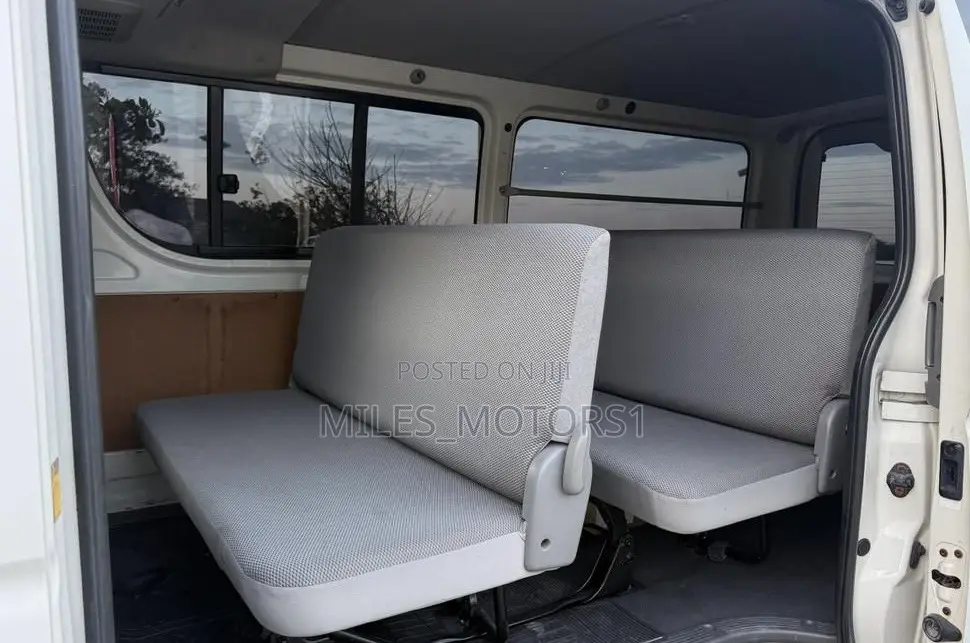 Toyota HiAce 2009 White