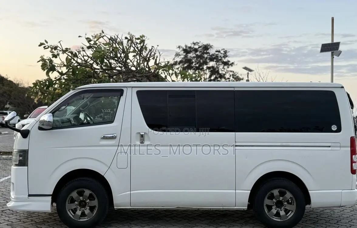 Toyota HiAce 2009 White