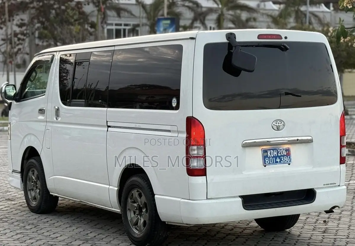 Toyota HiAce 2009 White
