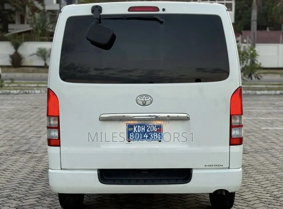 Toyota HiAce 2009 White