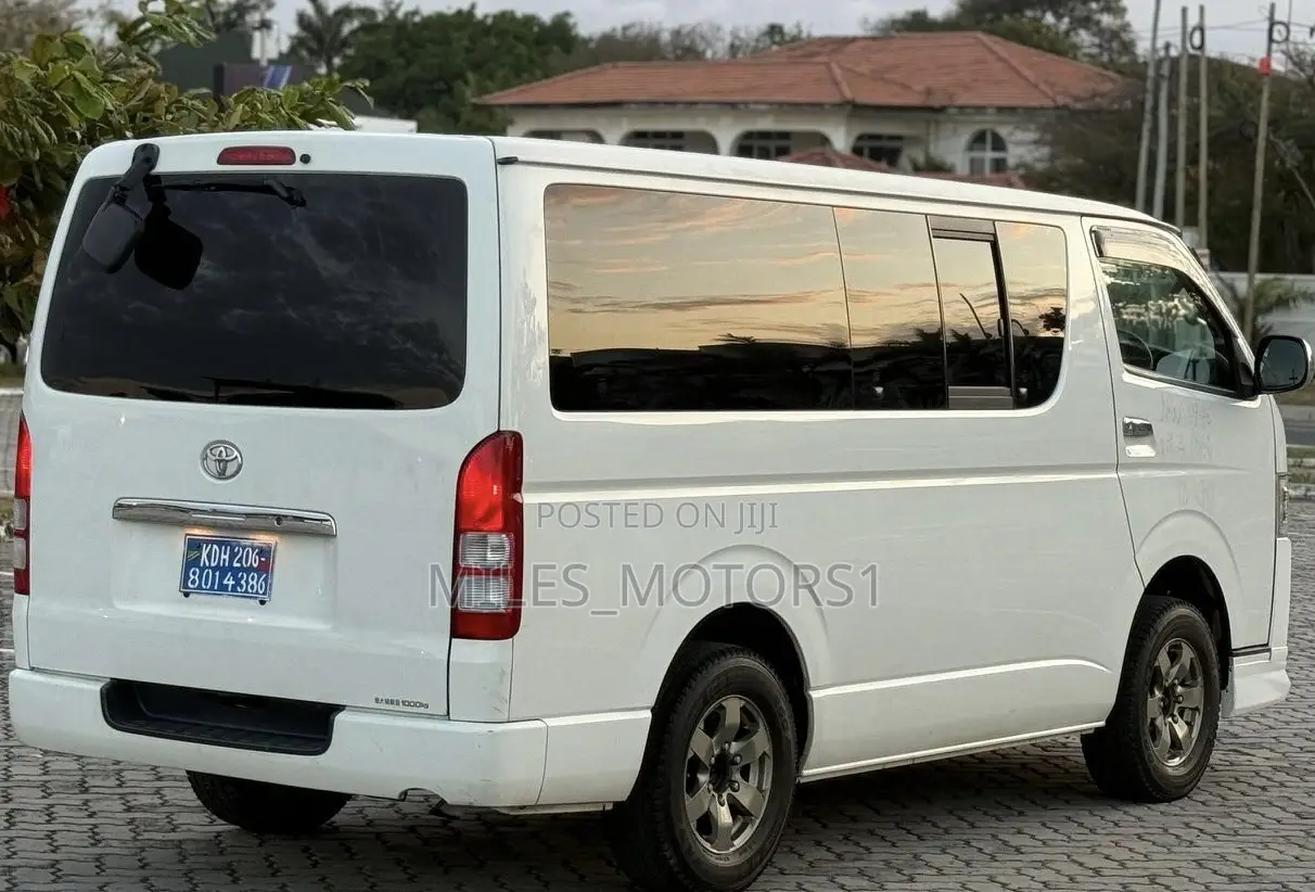 Toyota HiAce 2009 White