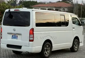 Toyota HiAce 2009 White