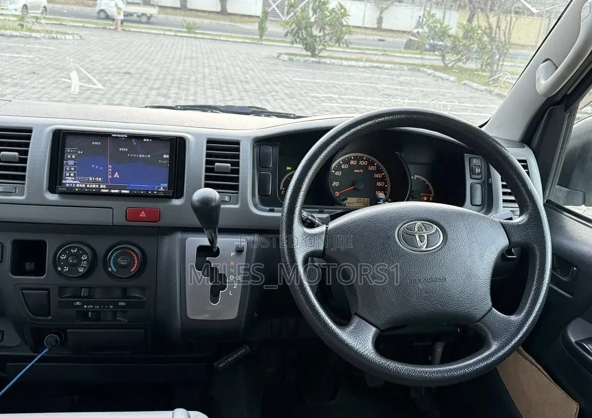Toyota HiAce 2009 White