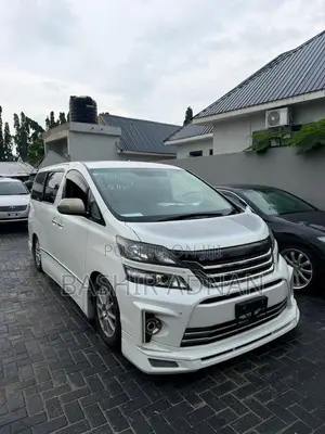 Toyota Vellfire 2010 White