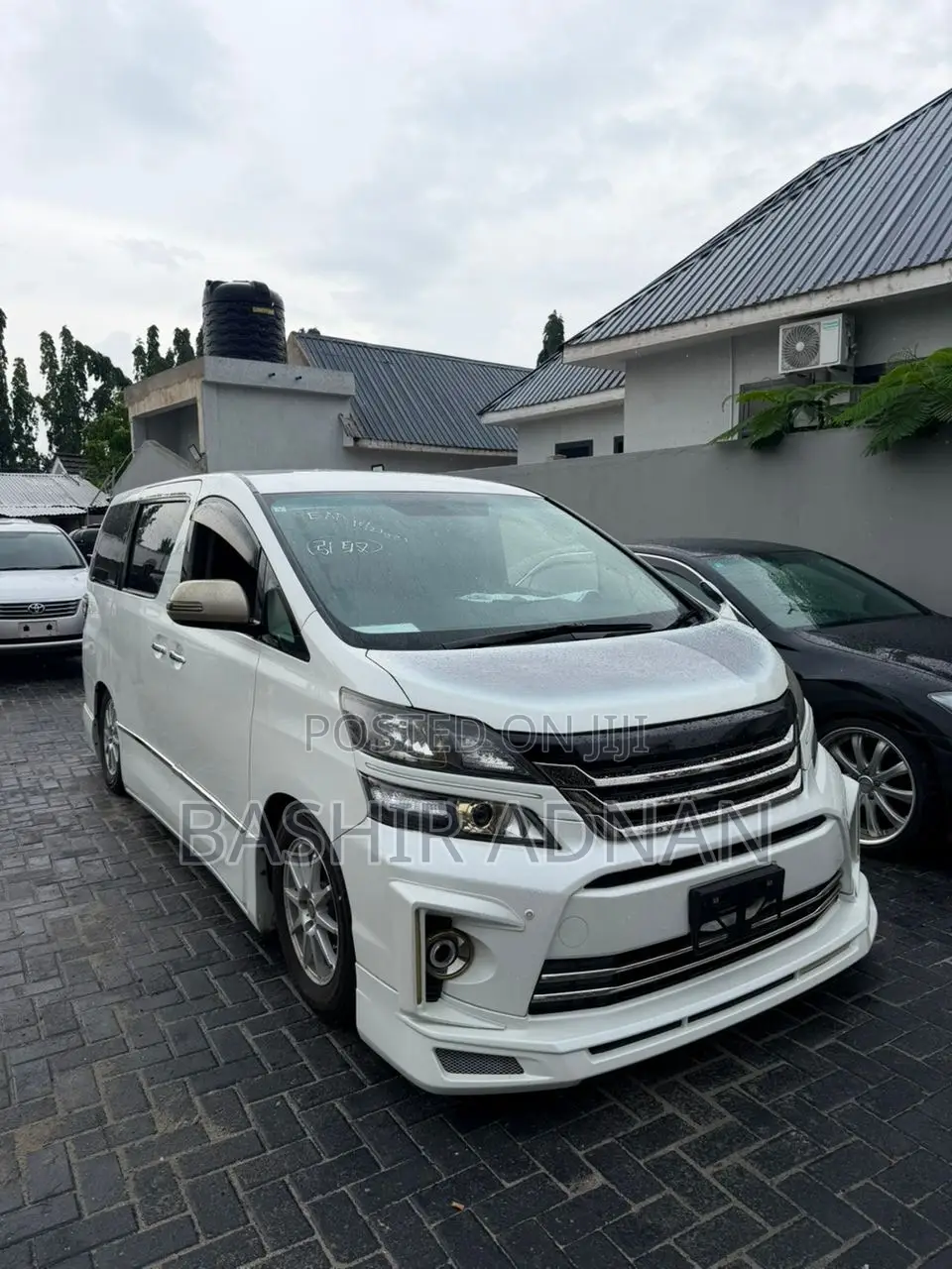 Toyota Vellfire 2010 White