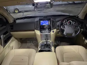 Toyota Land Cruiser 4.6 V8 AX G Selection 2016 White