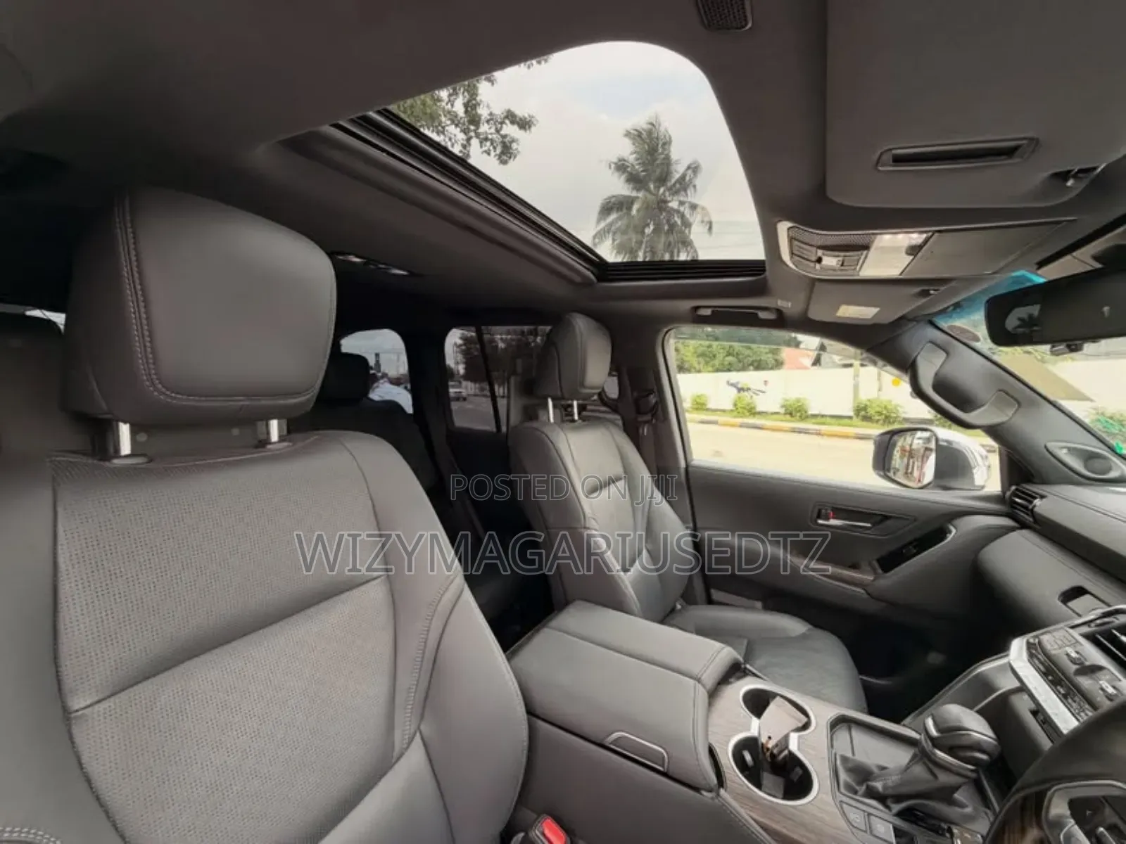 Toyota Land Cruiser LC300 2024 White