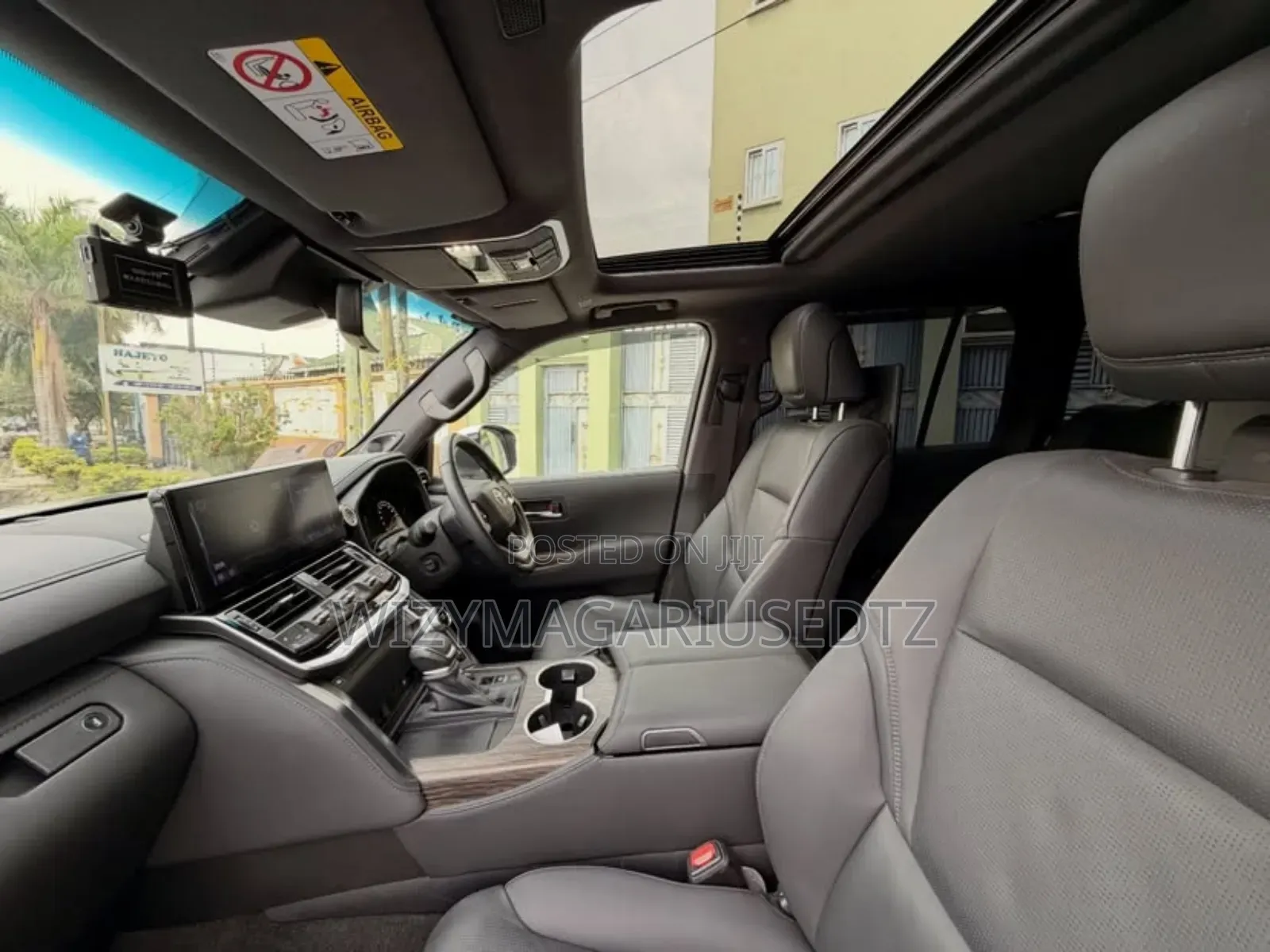 Toyota Land Cruiser LC300 2024 White