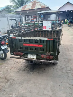 Bajaj Avenger 220 2025 Green