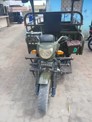 Bajaj Avenger 220 2025 Green