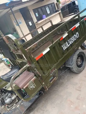 Bajaj Avenger 220 2025 Green