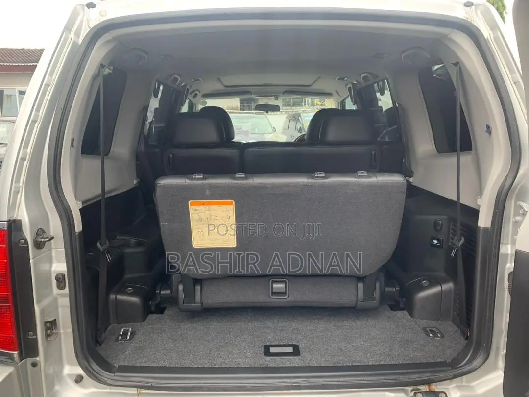 Mitsubishi Pajero 2000 Silver