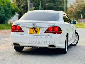 Toyota Crown 2009 White