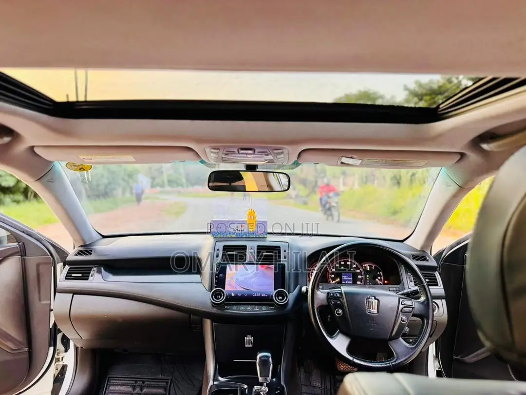 Toyota Crown 2009 White