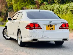 Toyota Crown 2009 White