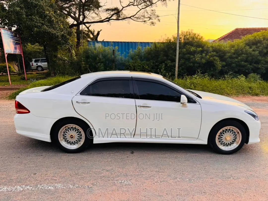 Toyota Crown 2009 White