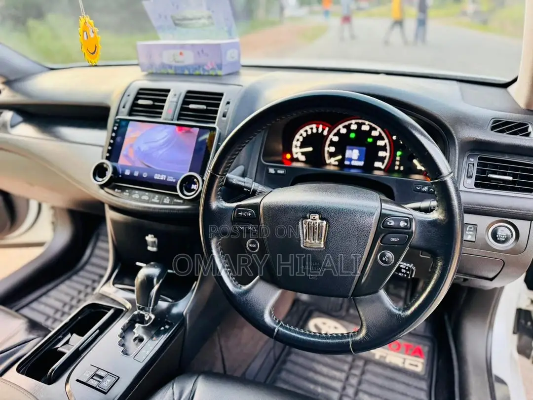Toyota Crown 2009 White