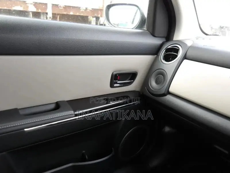 Mazda Verisa 2011 Silver