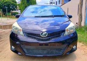 Toyota Vitz 2014 Maroon