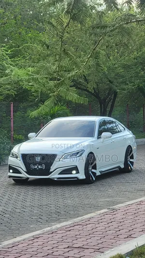 Toyota Crown 2018 White