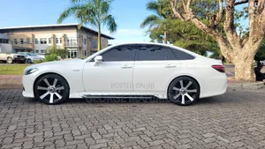 Toyota Crown 2018 White
