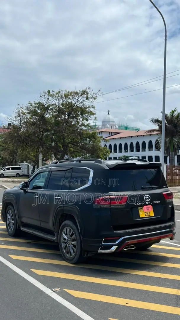 Toyota Land Cruiser 2024 Black