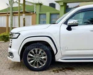 Toyota Land Cruiser 2024 White